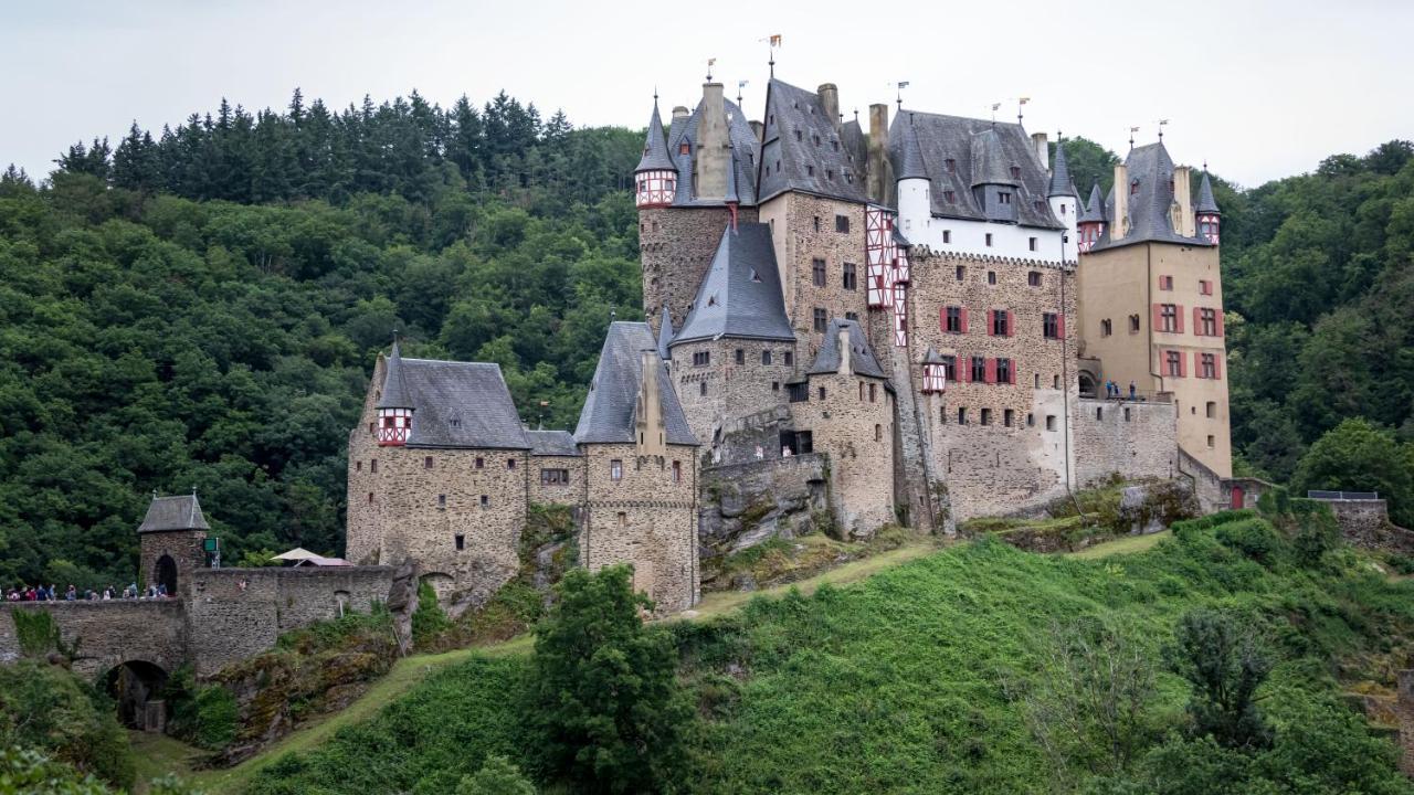 Hinter Burg, Haus Mit Garten 마이엔 외부 사진